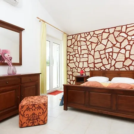 Holiday Home Denis - 100M From Sea ميلنا