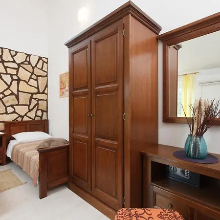 Holiday Home Denis - 100M From Sea * ميلنا